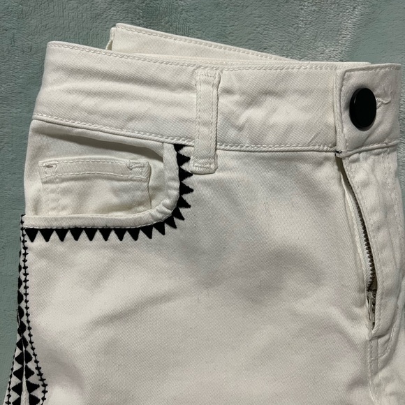 White Skinny Jeans With Black Detailing - Picture 2 of 3